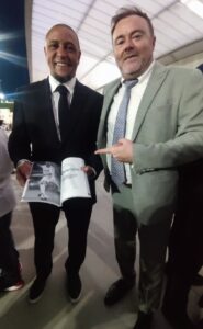 Roberto Carlos, es la letra R de Sin Odio, abandonó un partido porque le lanzaron un plátano.