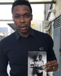 Kameni, es la letra K en Sin Odio, uno de los principales sufridores del racismo en el fútbol profesional.